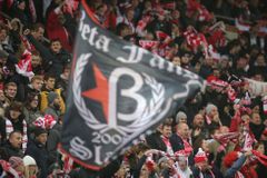 Slavia chtěla mít na zápasech tři tisíce fanoušků, Blatný to odmítl