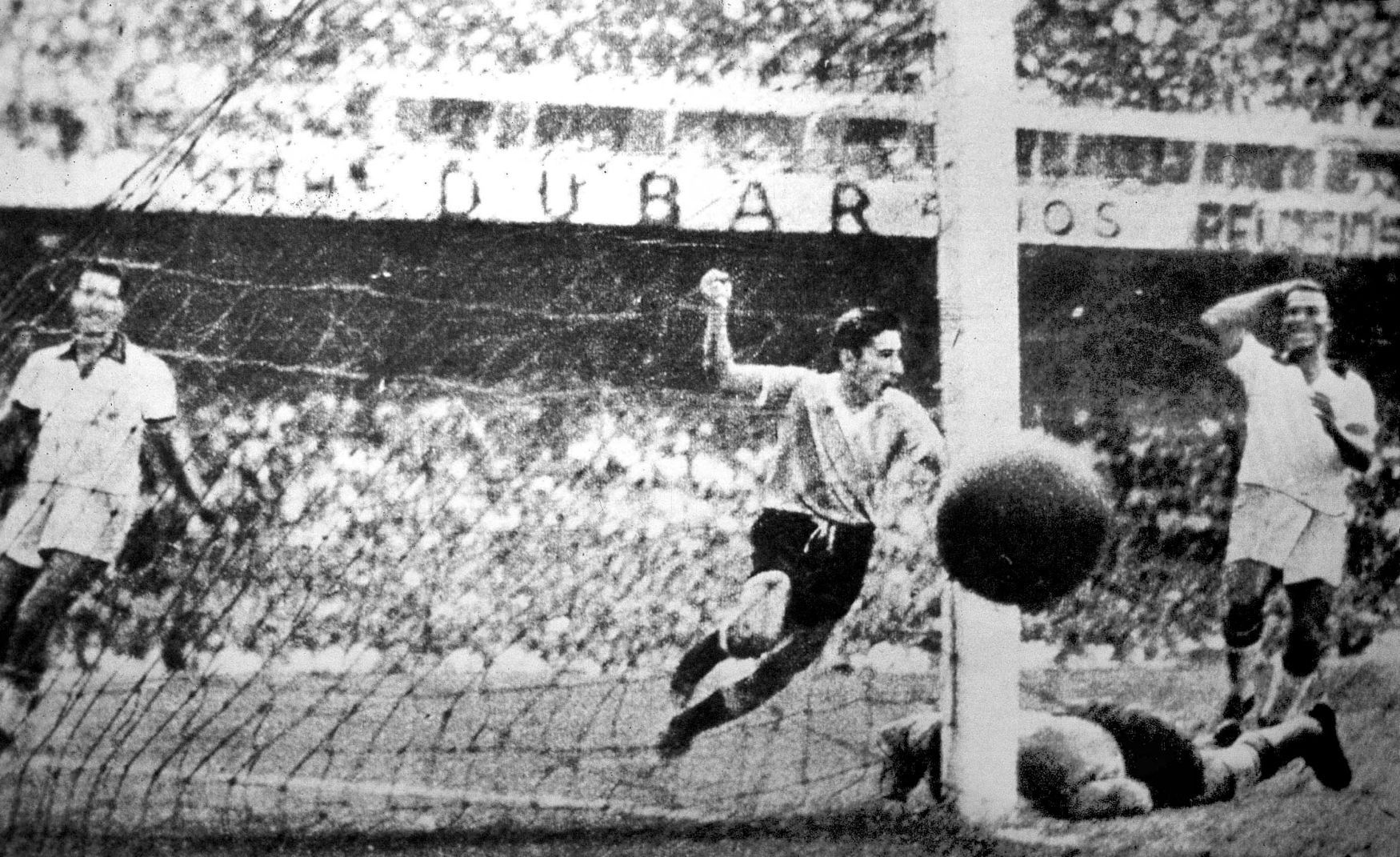 MS 1950: Uruguay-Brazílie: Alicides Ghiggia dává vítězný gól Uruguaye