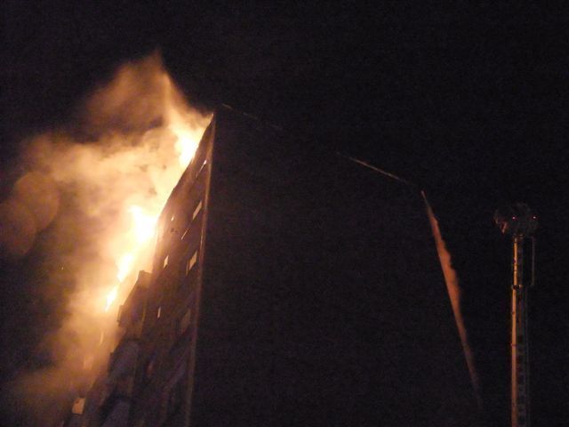 Požár paneláku v Jirkově na Chomutovsku