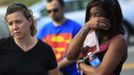 Naomi Hicks (L) and Faith Goins attend a memorial for victims, behind the theater where a gunman opened fire on moviegoers in Aurora, Colorado July 21, 2012. James Holmes, the suspect accused of a shooting rampage at a Denver-area premiere of the new "Batman" film, received a high volume of deliveries at work and home over the past four months, police said, parcels they believe contained ammunition and possibly bomb-making materials. REUTERS/Shannon Stapleton (UNITED STATES - Tags: CRIME LAW CIVIL UNREST SOCIETY OBITUARY) Published: Čec. 22, 2012, 12:16 dop.