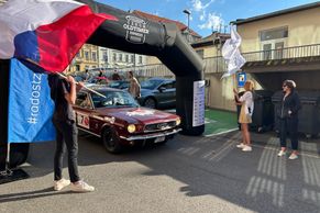 Jedeme s veterány Czech Oldtimer Express do Nice. Opravovat se muselo už za Prahou