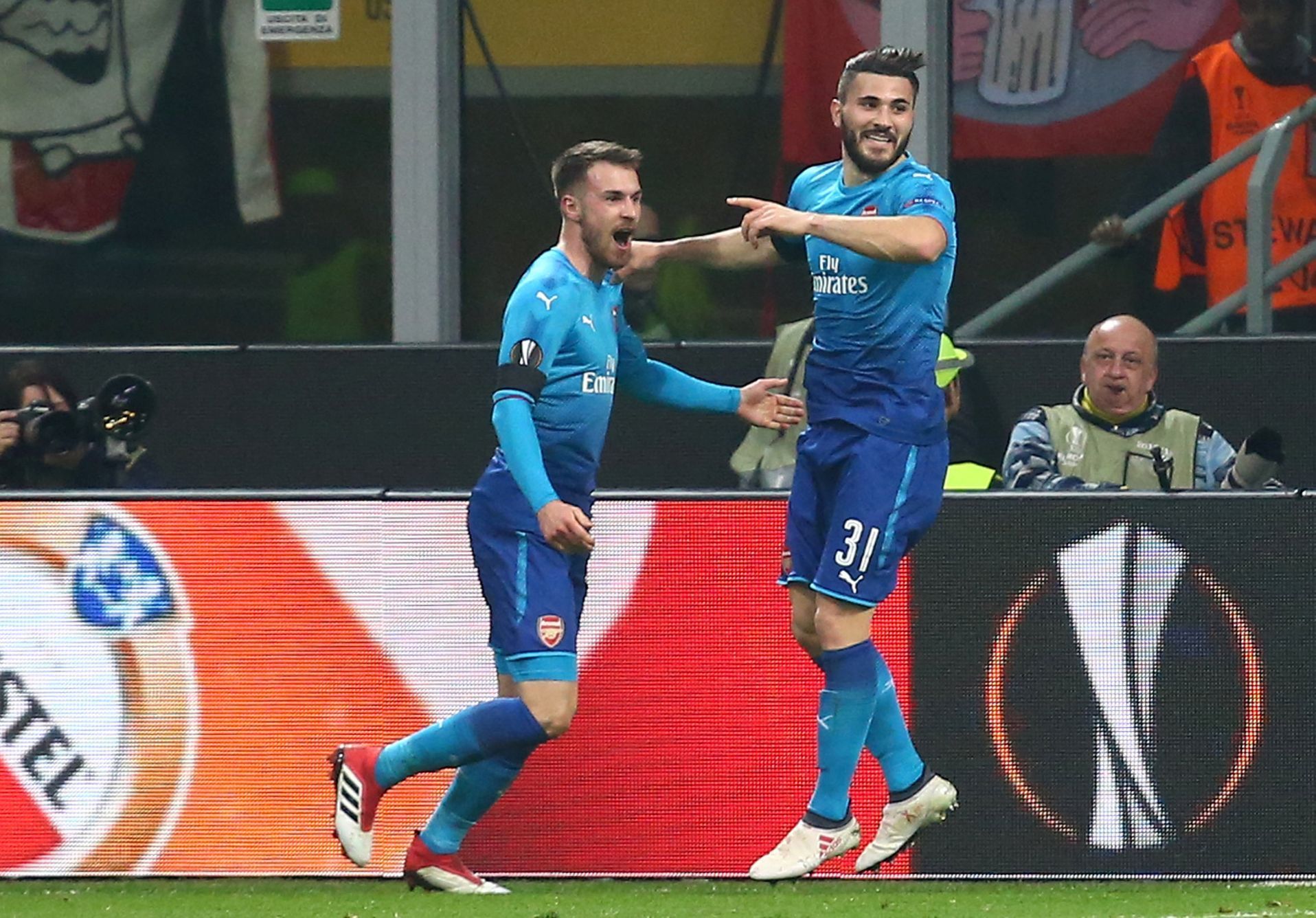 fotbal, Evropská liga 2017/2018, AC Milán - Arsenal (0:2), Aaron Ramsey a Sead Kolašinac
