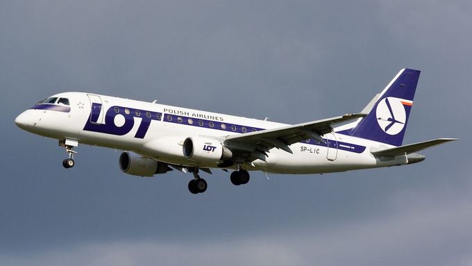 Embraer ERJ 175 polské společnosti LOT.