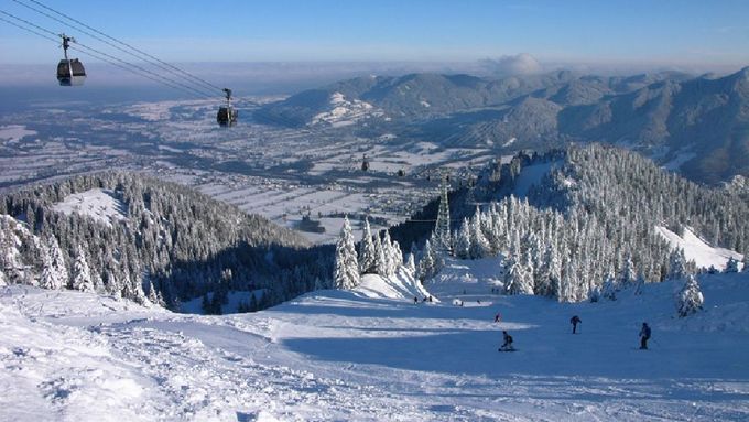 Lanovka v lyžařském areálu Brauneck v Bavorsku. Zdroj: ski.de