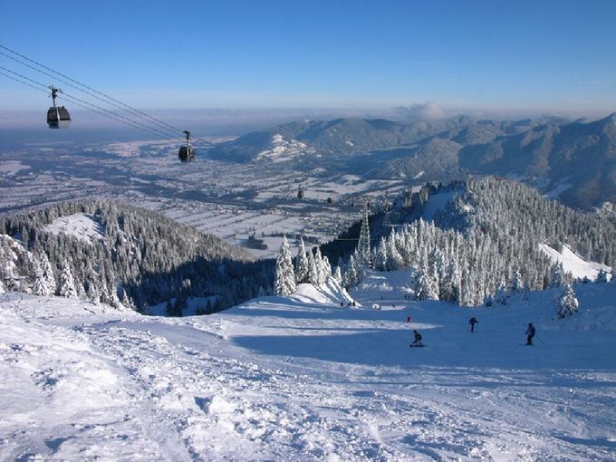 Lanovka v lyžařském areálu Brauneck v Bavorsku. Zdroj: ski.de