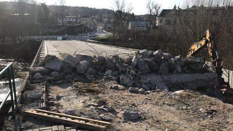 Začala demolice Doubského mostu. Karlovy Vary spojí s Plzní v listopadu nový