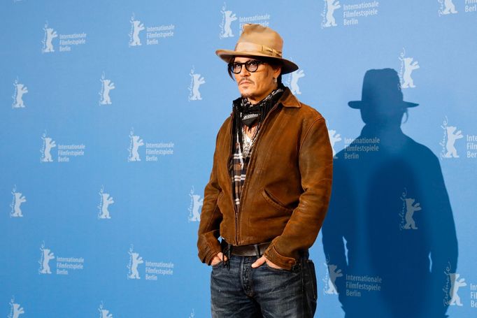 Johnny Depp na tiskové konferenci k filmu Minamata.