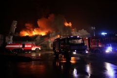 V Chrudimi hořel dům, zapálil jej opilý muž