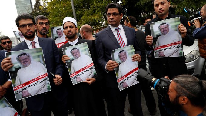 Protest lidskoprávních aktivistů před konzulátem Saúdské Arábie v Istanbulu.