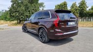 Plug-in hybrid vyniká zátahem už od nízkých otáček a naprosto ukázkově kultivovaným pohonným ústrojím.