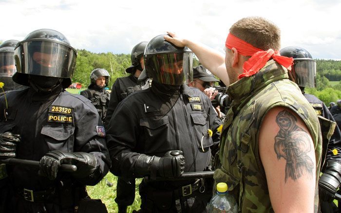 Policista provokuje policistu