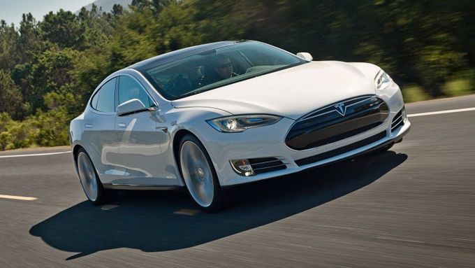 Tesla je známá inovativními luxusními vozy na elektrický pohon. Podle některých kritiků však zavedení autopilota bylo ukvapené.