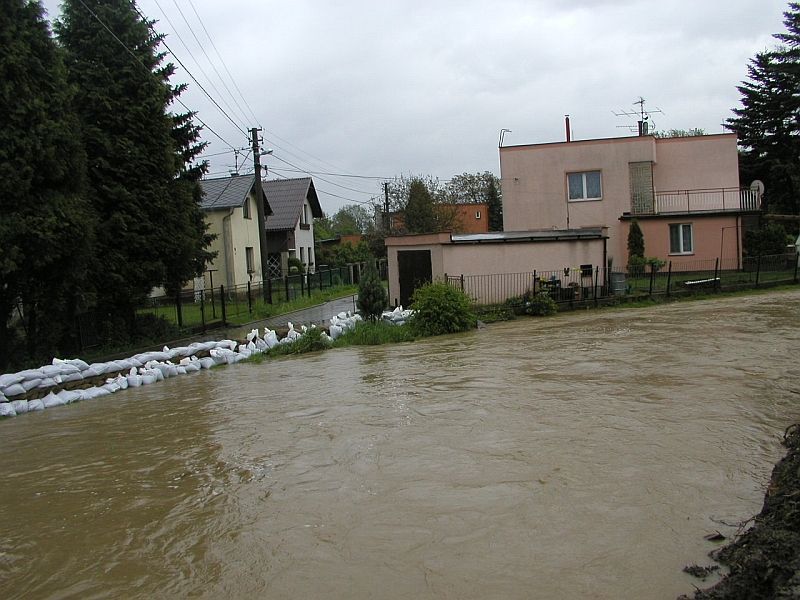 Rozvodněný potok Porubka v Ostravě