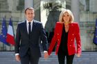 Přes milion korun za 1200 talířů. Macron čelí kritice kvůli luxusnímu nádobí pro Elysejský palác