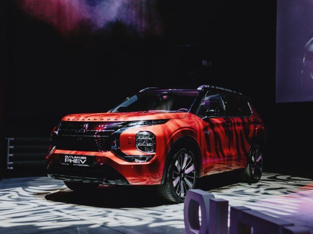 Mitsubishi Outlander PHEV 2025