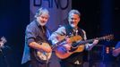 Banjista Béla Fleck a kytarista Bryan Sutton.