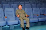 Divadlo jednoho herce. Kim Čong-il si jako první vyzkoušel, jak se sedí v hledišti nové státní chlouby.