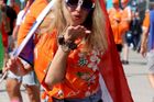 Budapešť zalila oranžová barva. Nizozemští fanoušci jsou pořádně vidět, alespoň podle fotografií agentury Reuters.