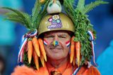 Nizozemský fanoušek a jeho zeleninová image.