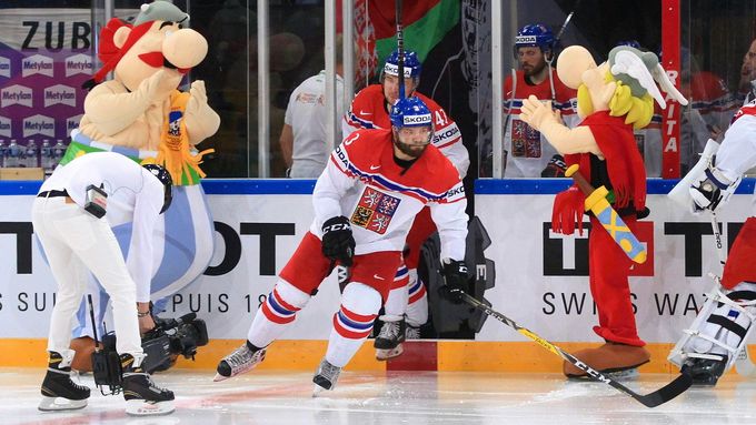 Za doprovodu komiksových hrdinů Asterixe a Obelixe naskočili čeští hokejisté, aby i bez kouzelného lektvaru hladce zdolali Bělorusy.