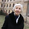 Bývalá politická vězeňkyně Vlasta Černá v areálu bývalé věznice v Uherském Hradišti