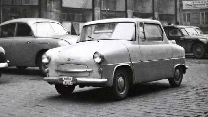 Dacia vyráběla vlastní Smart, Rusové zase Velorex. Zapomenutá socialistická miniauta