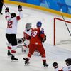 Švýcaři slaví gól na 1:1 v zápase Česko - Švýcarsko na ZOH 2018
