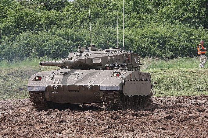 Chlouba lešanského muzea. Jediný provozuschopný tank Merkava MK1 mimo Izrael. Pouštnímu speciálu bahno nedělalo problém