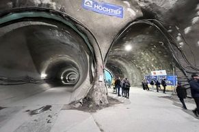 Túra mezi Pankrácí a Olbrachtovou 30 metrů pod zemí. Metro D se představilo lidem