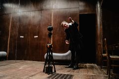 Divadlo ve virtuální realitě. 3D brýle divákům po Praze rozváží taxi