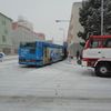 Nehoda - 12.2.2013- HK - Autobus se srazil s pluhem