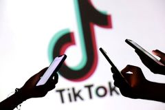 Český TikTok před volbami: Společnost zablokovala manipulující účty