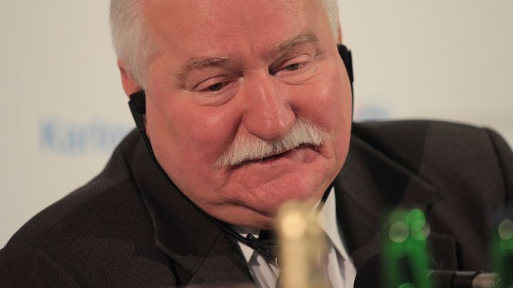 Lech Walesa se má omluvit Jaroslawu Kaczyńskému za výroky o tragédii u Smolenska