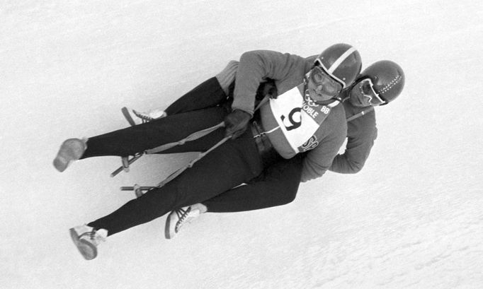 1968 Popis:Čs. sáňkaři Jan Hamřík (vpředu) a František Halíř při tréninku.