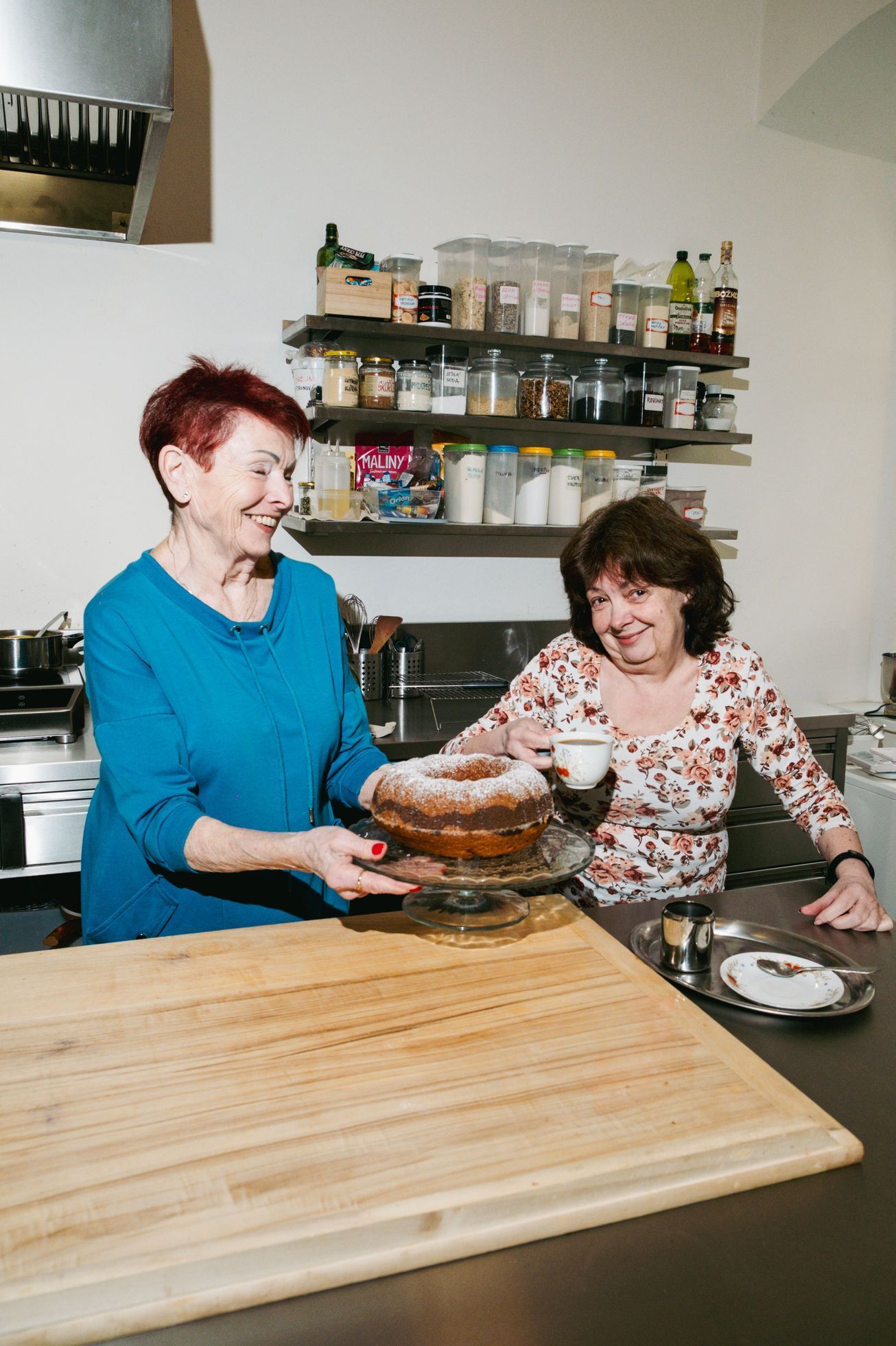 stará škola, kavárna, záchrana, sbírka, peníze, důchodci, senioři