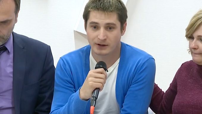 Stěží jsem se mohl plazit. Muž promluvil o pronásledování gayů v Čečensku