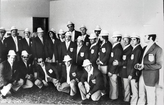 popis: Members of the Israeli team to the Munich Olympic games - 1972 1972-06-15 00:00:00 Mandatory Credit: Photo by Israel Sun / Rex Features (1734890e) Group picture of the Israeli team to the Munich Olympic games Members of the Israeli team to the Munich Olympic games - 1972