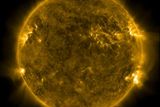 9. června 2011 zaznamenali vědci z NASA mimořádně silné erupce koronální hmoty na Slunci.