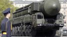 A Russian soldier stands as a mobile launcher with a Topol-M missile drives past during the general rehearsal for the forthcoming Victory parade on Moscow's Red Square May 6, 2012. Russia celebrates its 67th anniversary since victory over Nazi Germany during World War Two on May 9. REUTERS/Sergei Karpukhin (RUSSIA - Tags: ANNIVERSARY POLITICS SOCIETY MILITARY) Published: Kvě. 6, 2012, 8:28 dop.