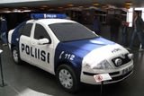 Plné tři roky trvalo zručným Finům pletení druhé generace Škody Octavia v policejních barvách, které se v roce 2012 dostalo dokonce i do Muzea moderního umění Kiasma v Helsinkách.