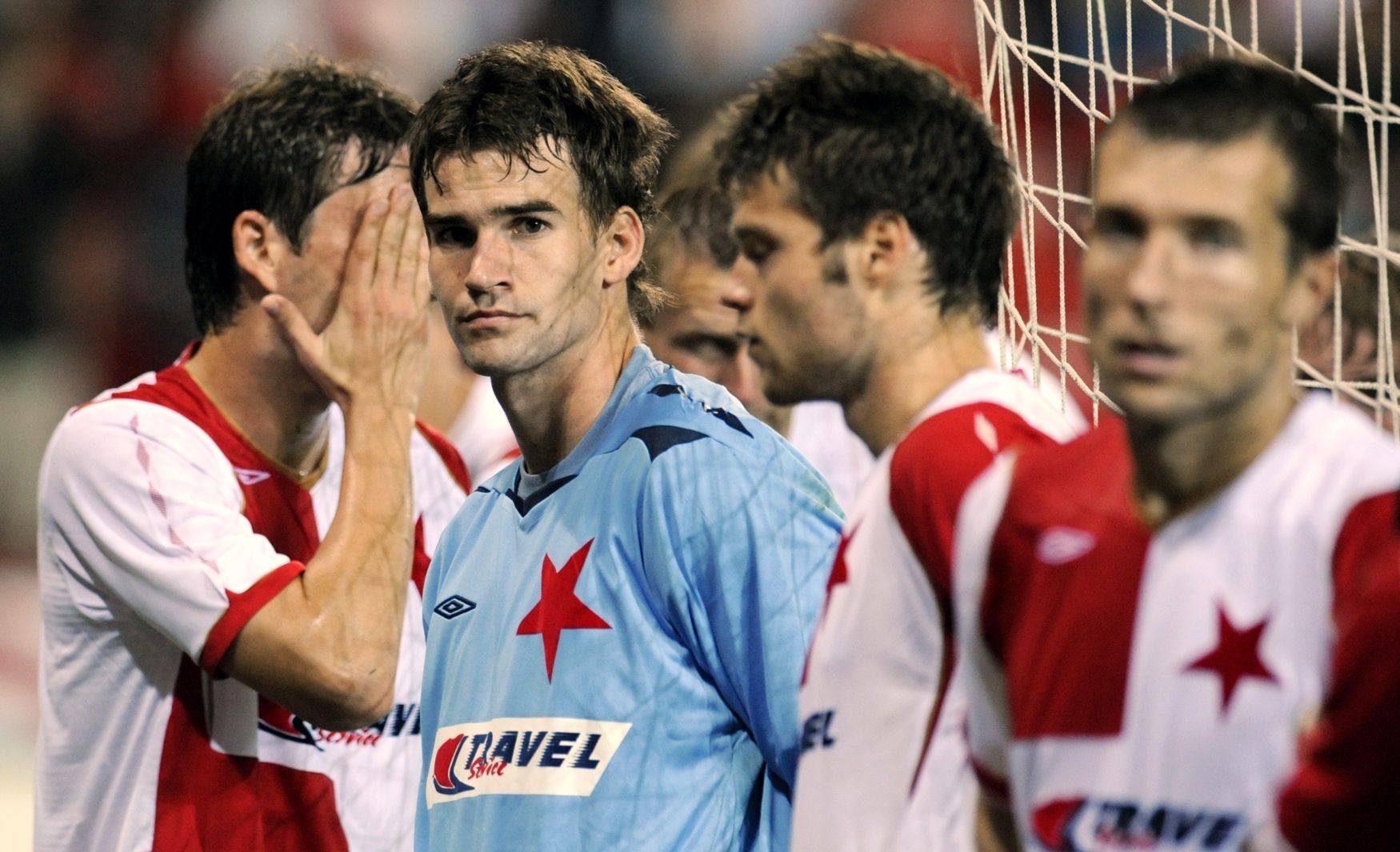 Smutní hráči Slavie po vyřazení z Ligy mistrů od Tiraspolu (2009)