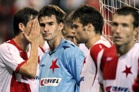 Smutní hráči Slavie po vyřazení z Ligy mistrů od Tiraspolu (2009)