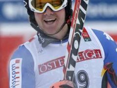 Marc Berthod v cíli prvního kola obřího slalomu na MS v Aare