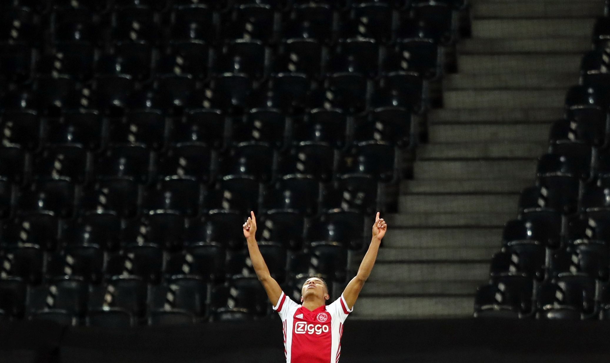 fotbal, Evropská liga, BSC Young Boys Bern - Ajax Amsterdam, David Neres