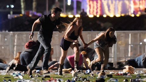 Svědci natočili řádění střelce. Útočník v Las Vegas postřílel desítky lidí na festivalu