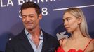 Herci Hugh Jackman a Vanessa Kirbyová.