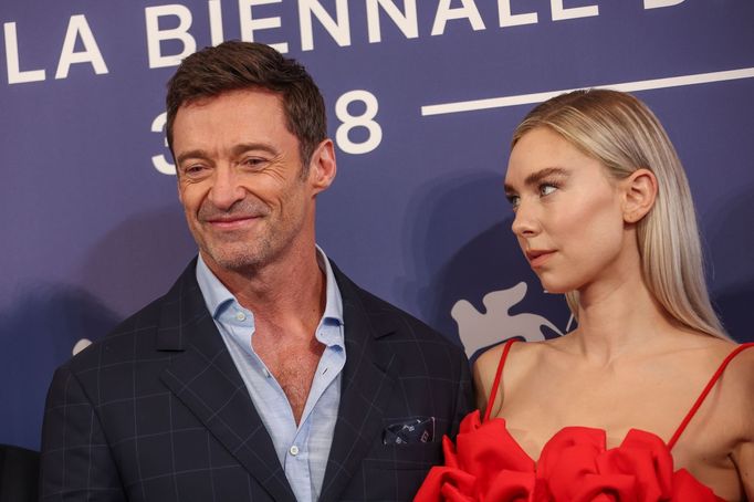 Herci Hugh Jackman a Vanessa Kirbyová.