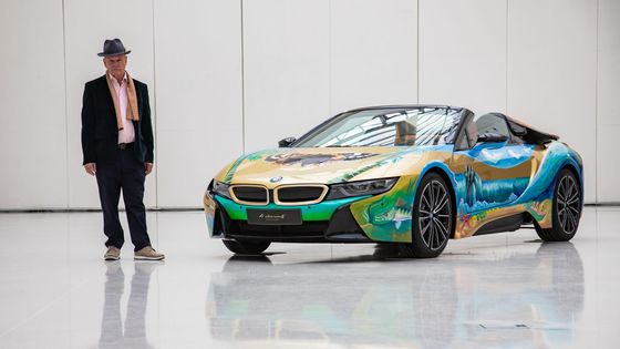 BMW i8 roadster 4 elements, které pomaloval malíř Milan Kunc.