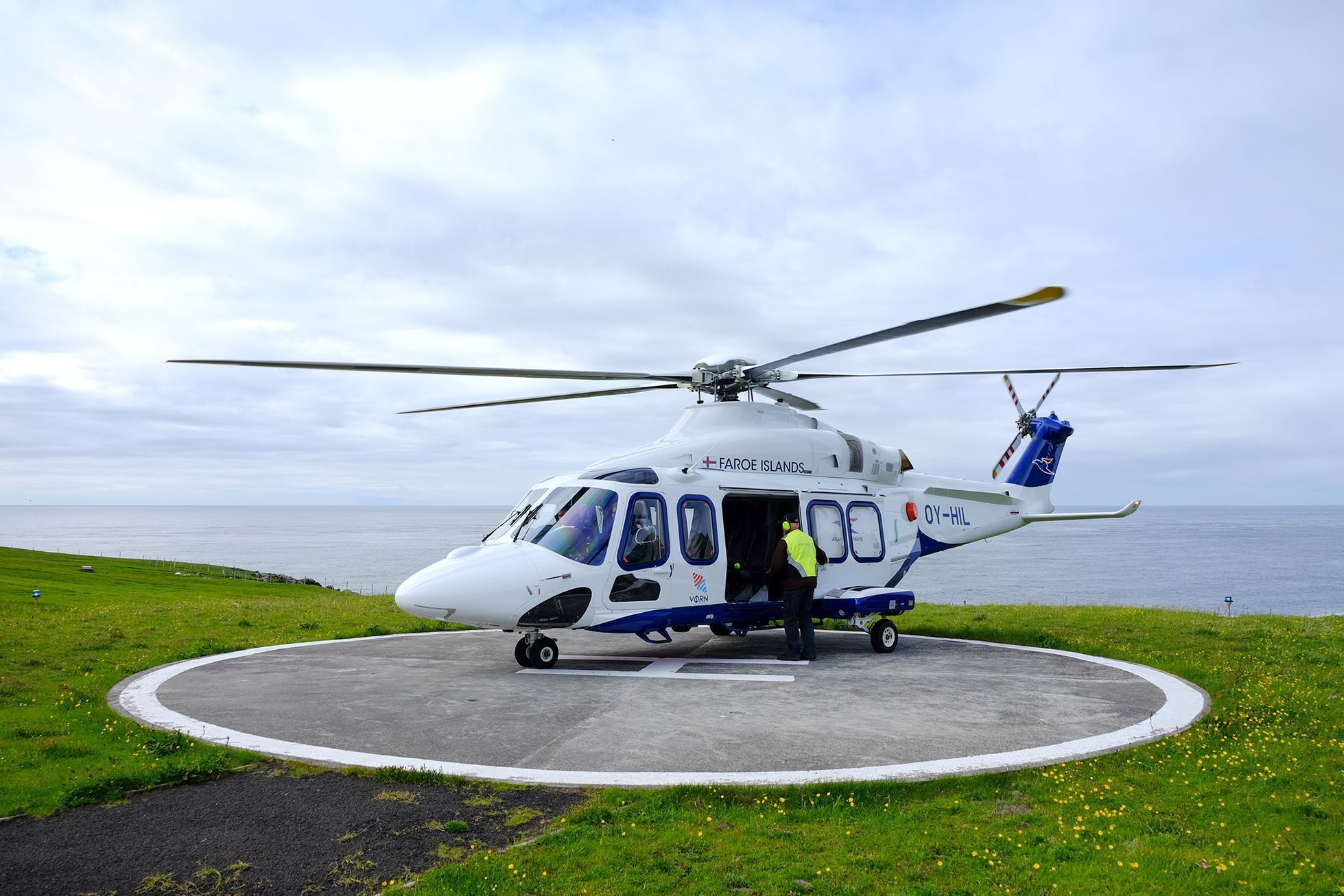 Ilustrační foto / Faerské ostrovy / Helikoptéra / Vrtulník / Heliport / Shutterstock / 1