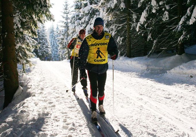 Od 10 hodin startovali z Bedřichova běžci na 25 kilometrů. Spolu s nimi i Maxim Čambor (vpředu) a Zdeněk Rybák